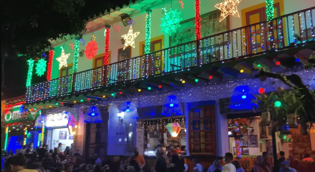 Parque Principal De Sabaneta En Horas De La Noche